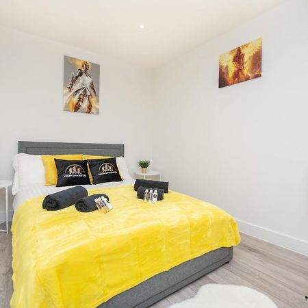 Hermes Apartment - The Messenger Of Town Southampton Esterno foto