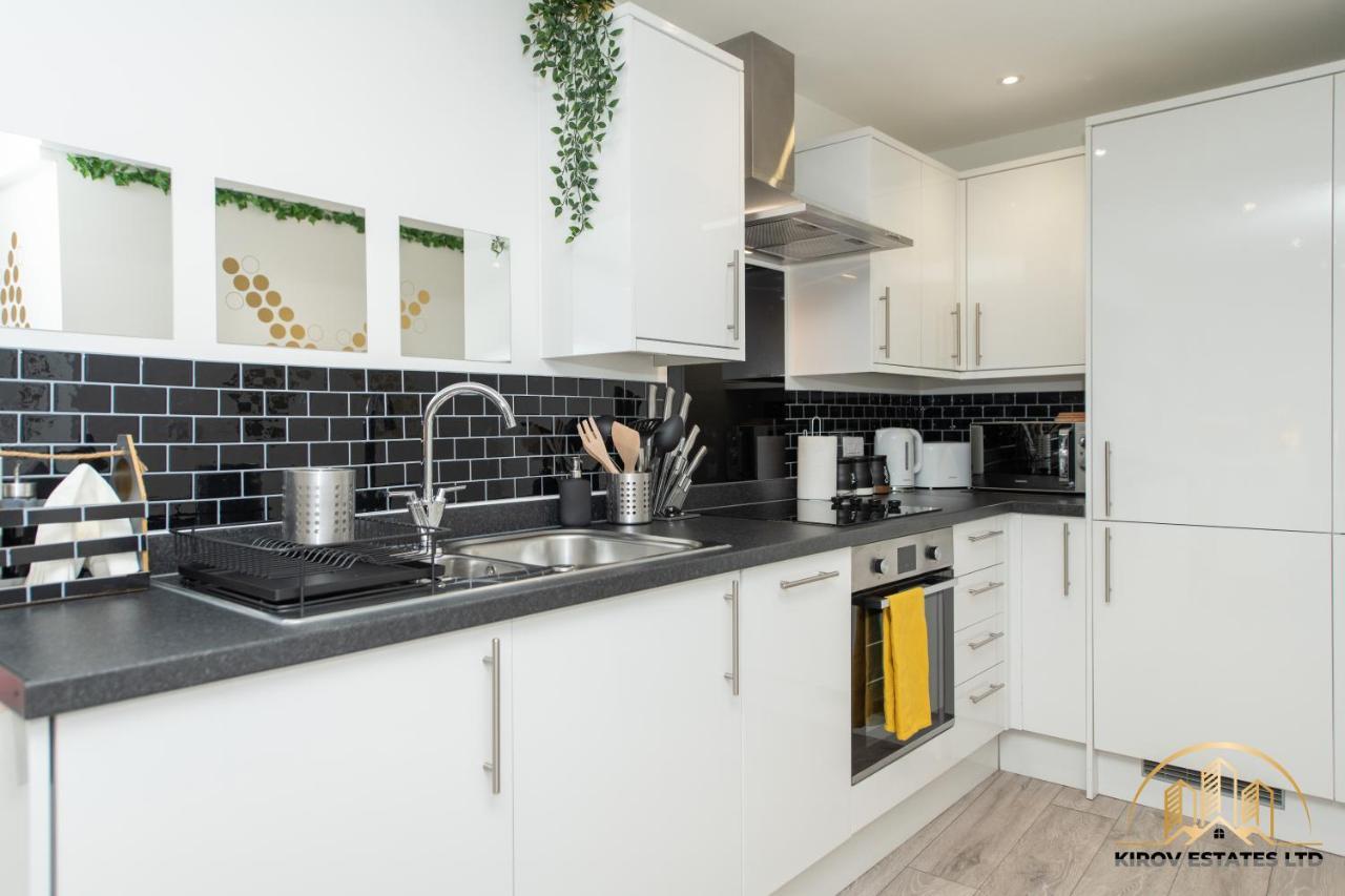 Hermes Apartment - The Messenger Of Town Southampton Esterno foto