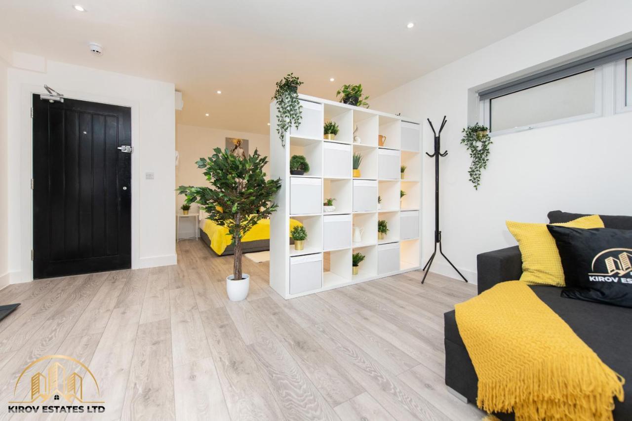 Hermes Apartment - The Messenger Of Town Southampton Esterno foto